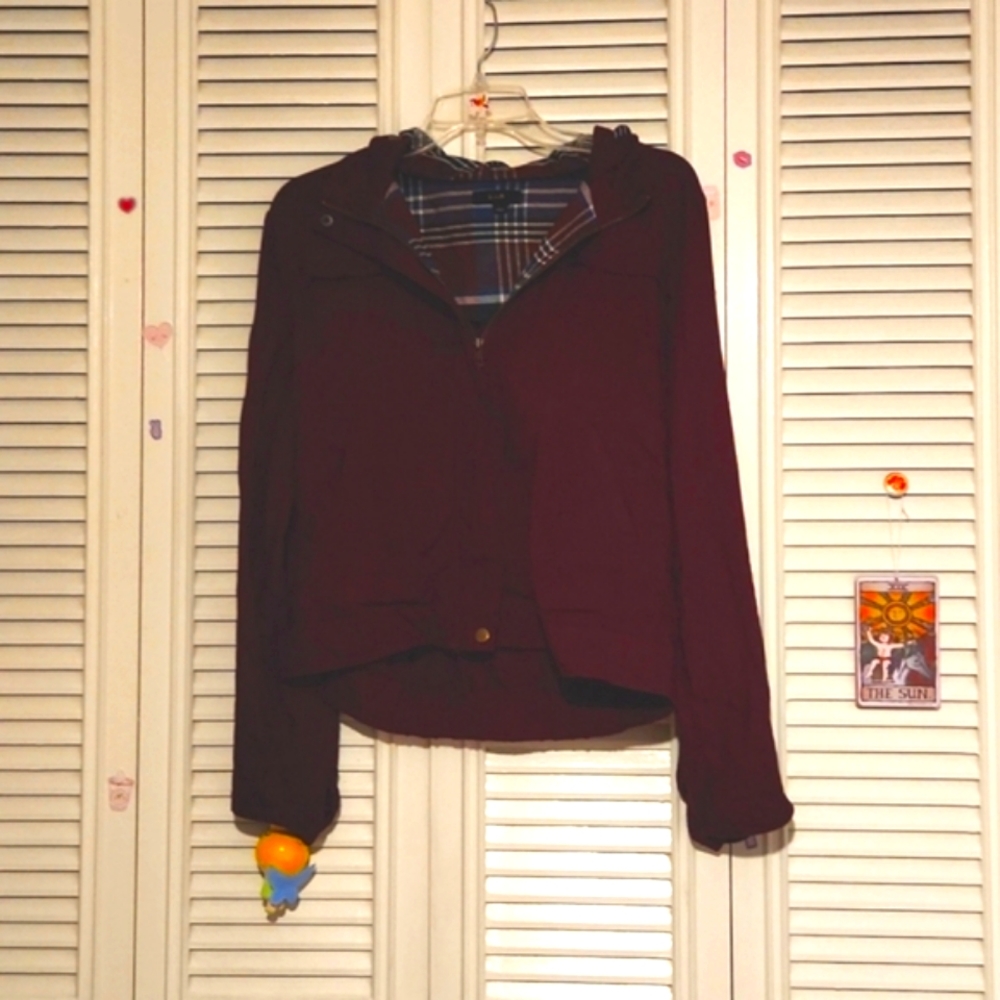 EM 👗 Burgundy and Plaid jacket